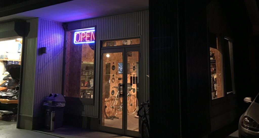 19AutoDesign 店舗外観