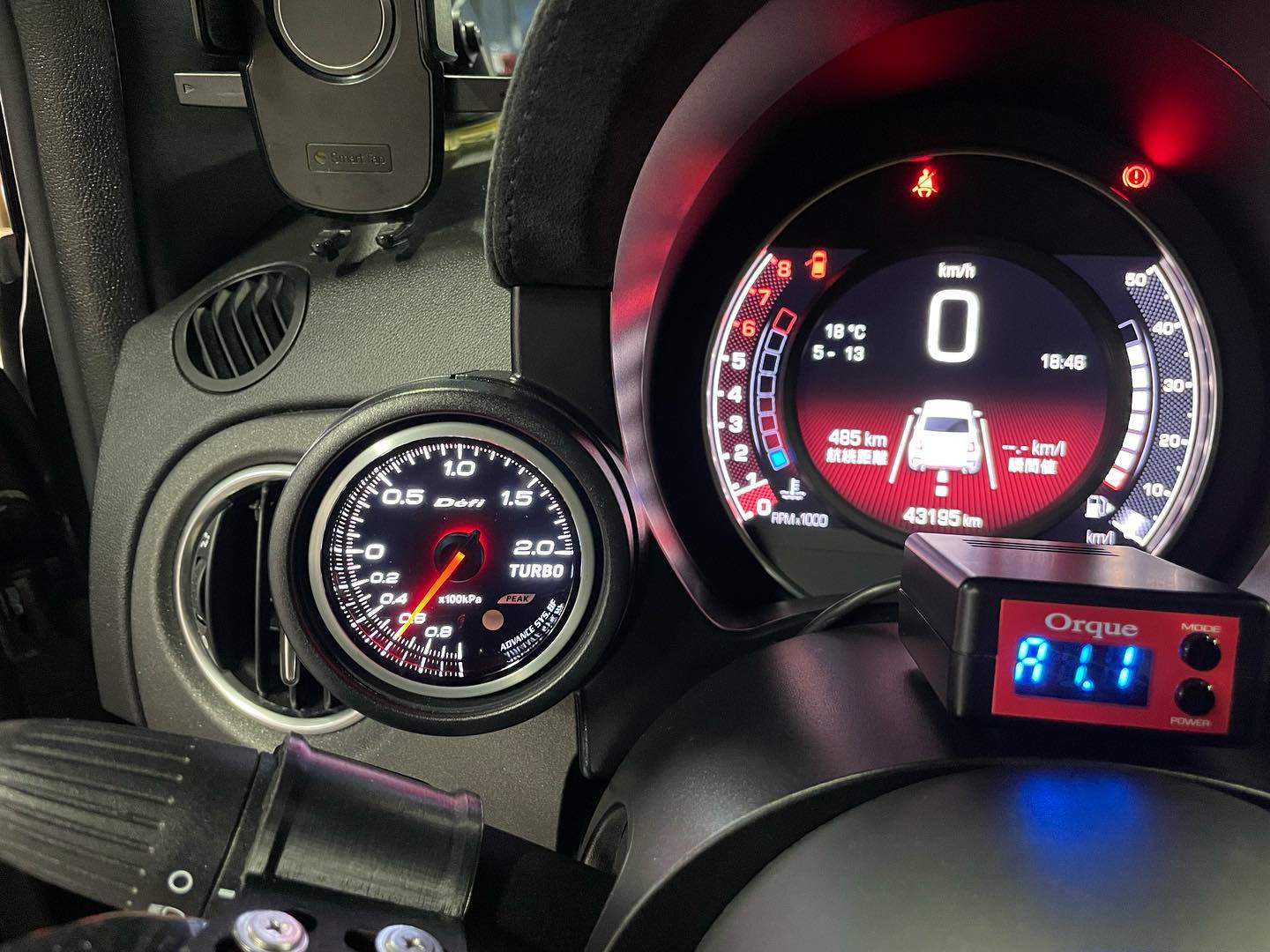 アバルト 純正ブーストメーター交換