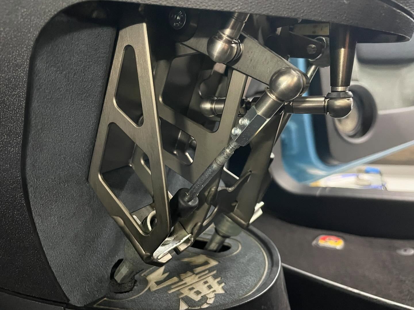 CAEウルトラシフター アルマイト加工