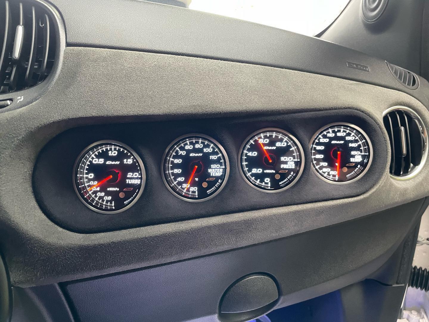 ダッシュボード4連メータ埋め込み加工