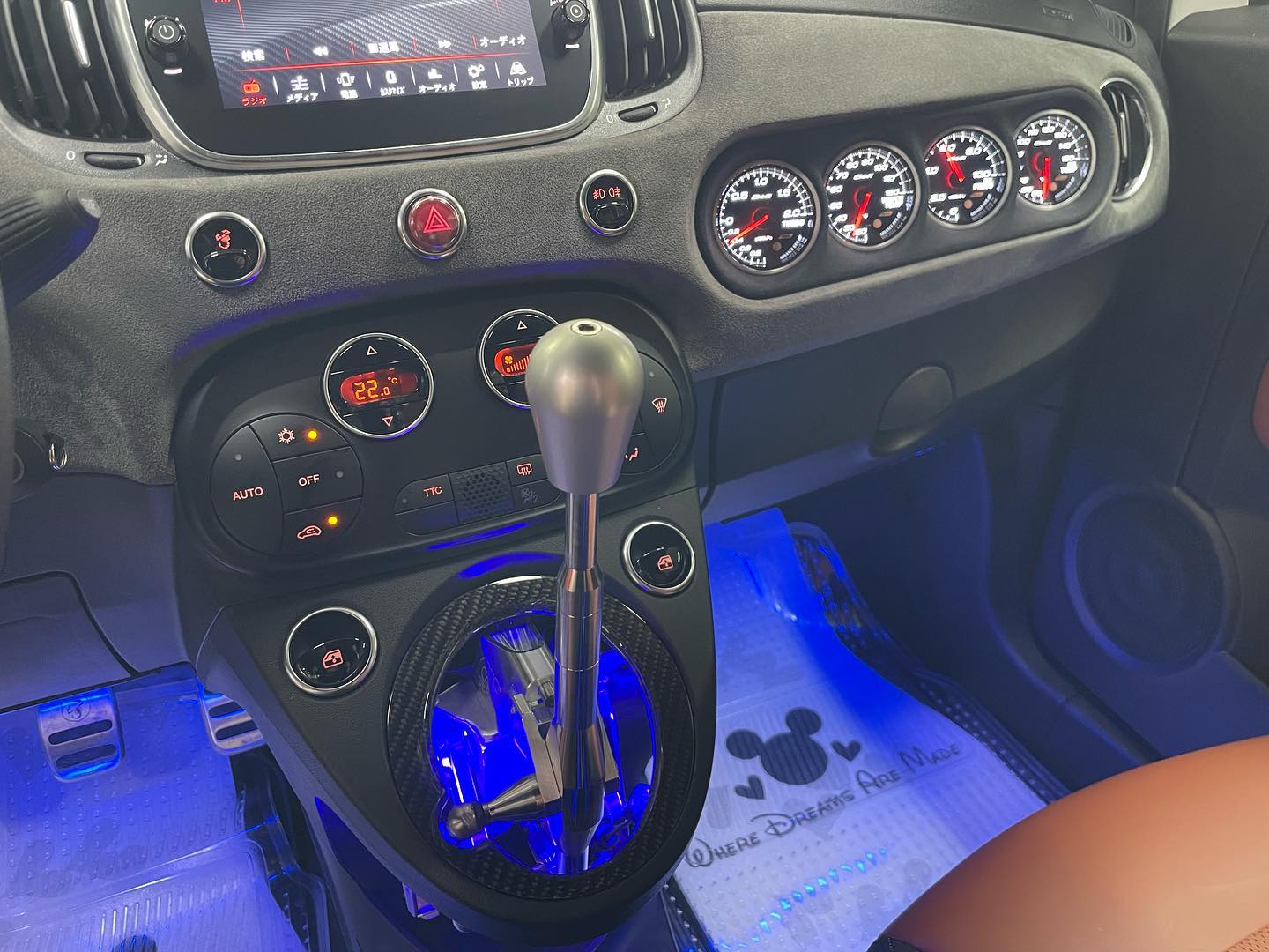 ダッシュボード4連メータ埋め込み加工