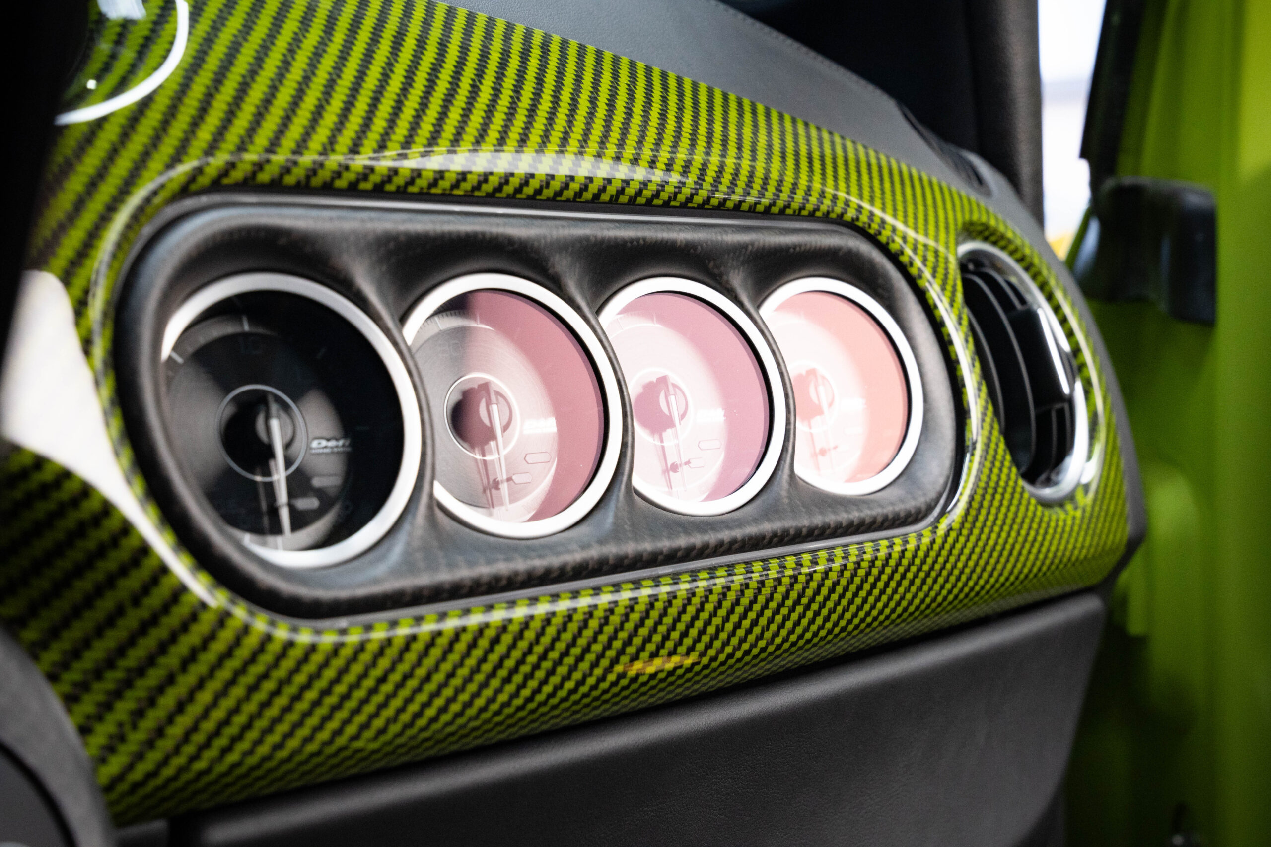 ダッシュボード4連メータ埋め込み加工