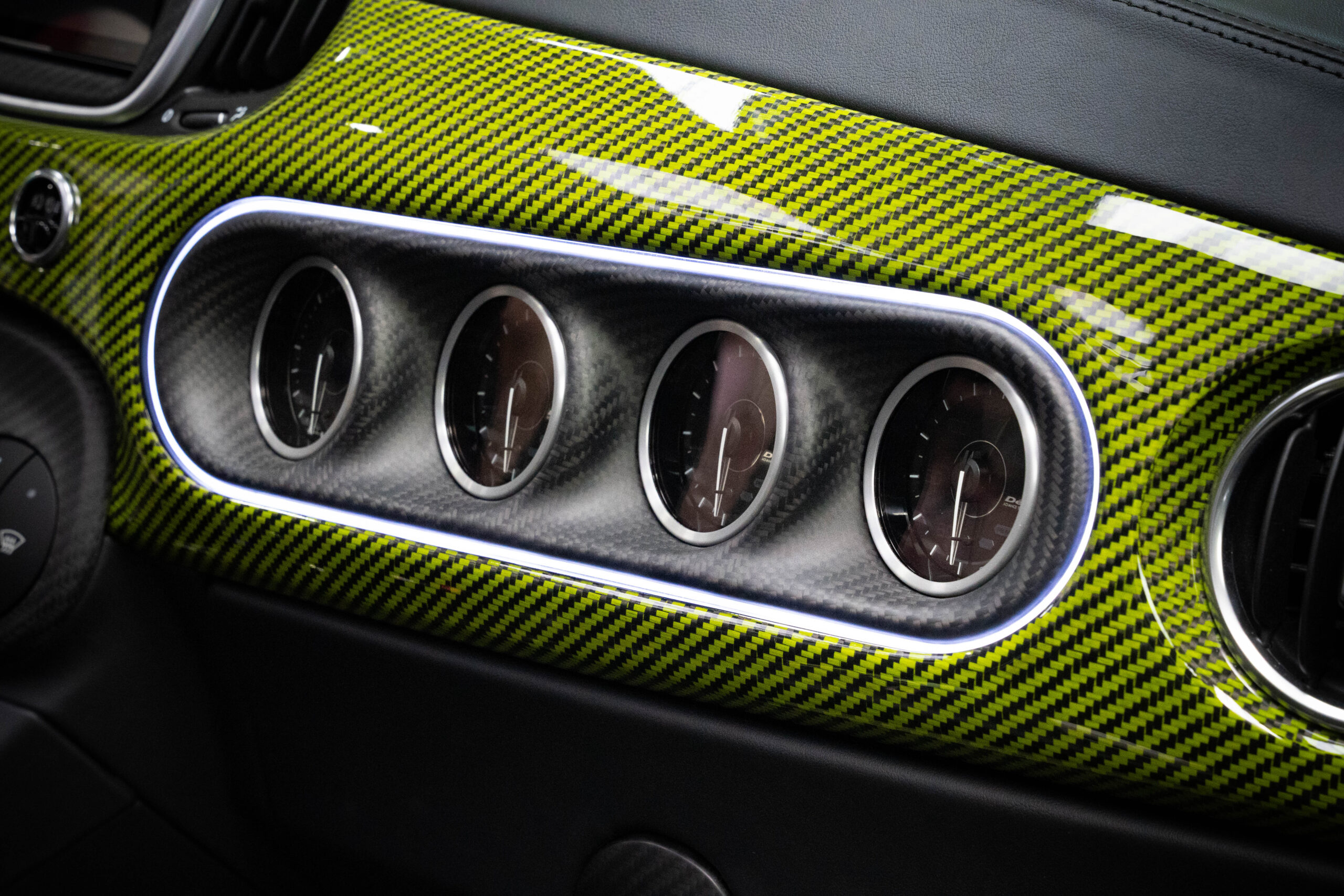 ダッシュボード4連メータ埋め込み加工