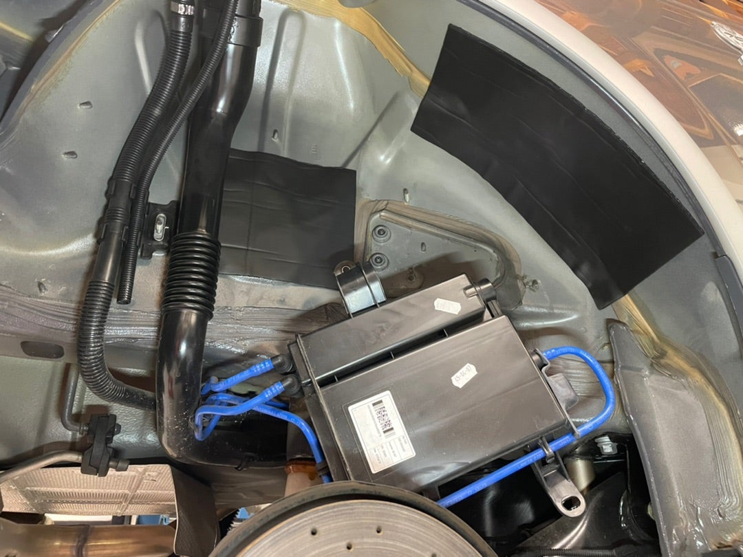 フェンダーライナー制振施工