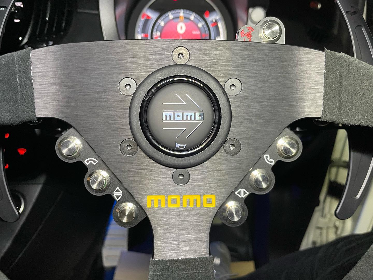 オリジナルステアリングスイッチ施工