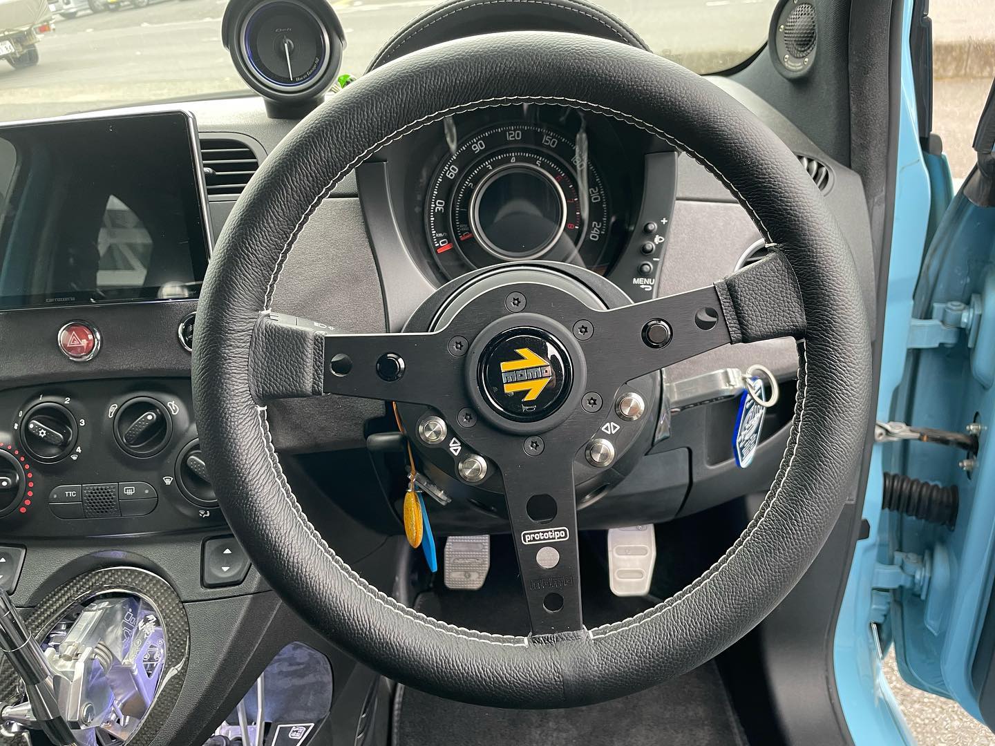 オリジナルステアリングスイッチ施工